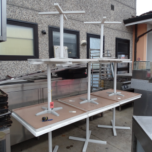 Tavolo in resina per esterno usato