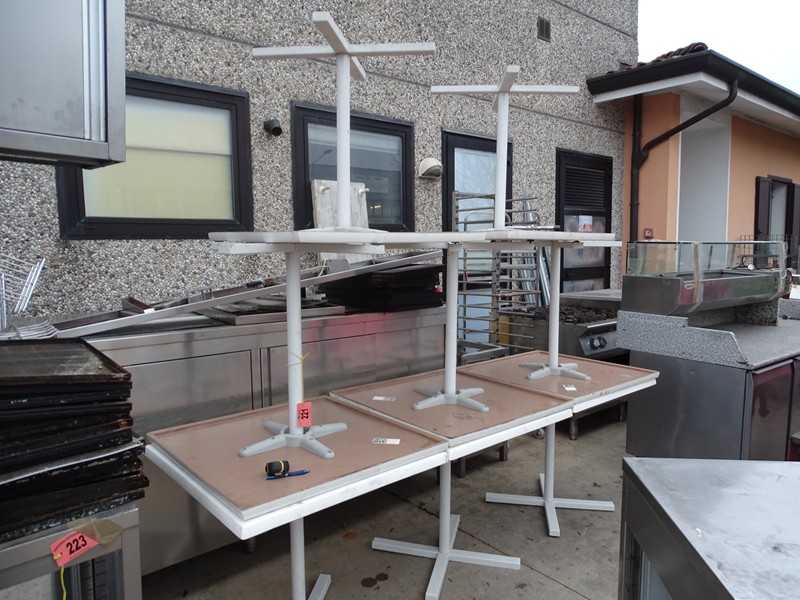 Tavolo in resina per esterno usato