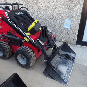 Minipala gommata 4 x 4 Skid Steer Loader